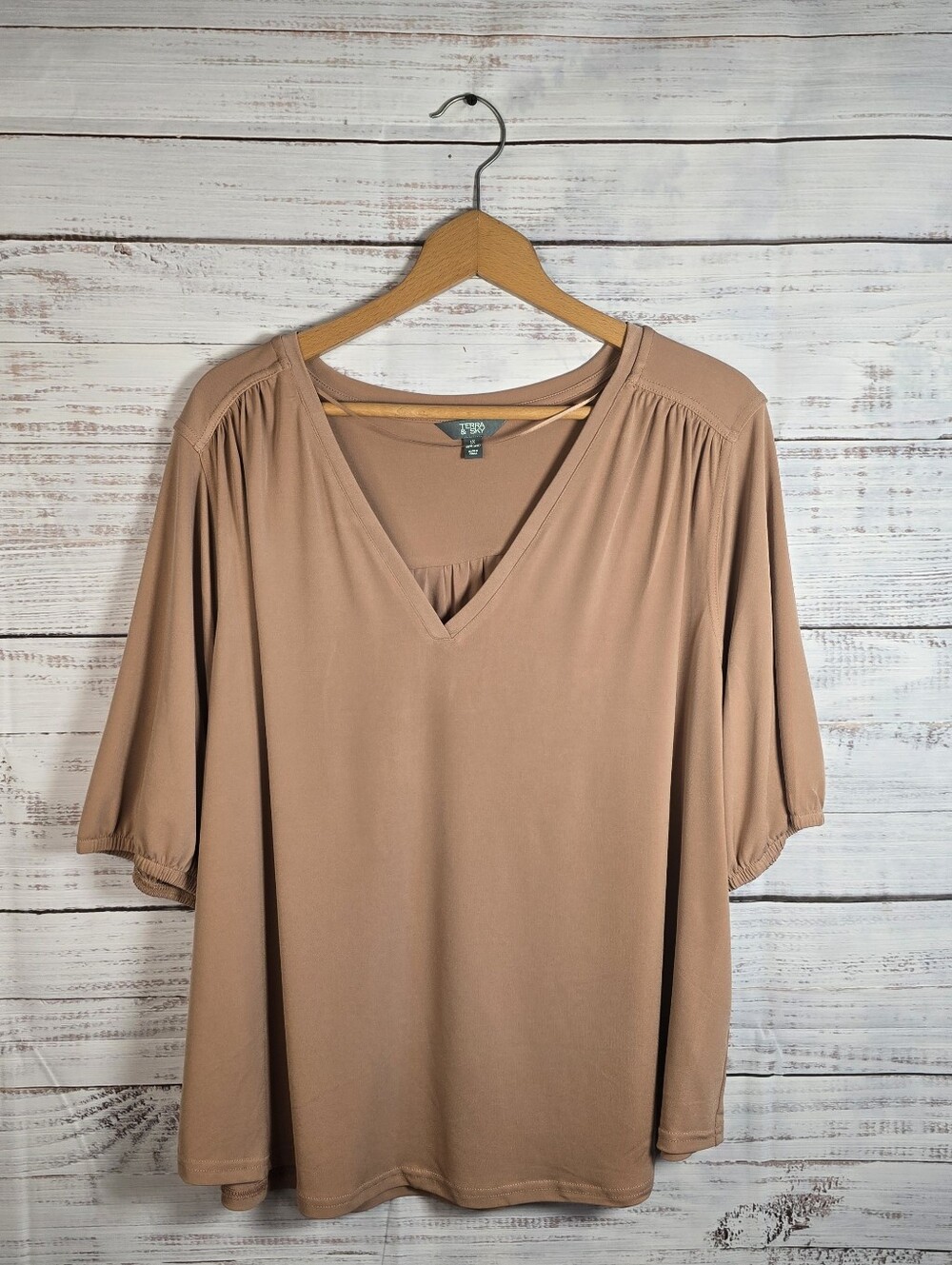 NWT Terra & Sky Tan V-Neck Blouse Plus Size 3/4 Sleeve Stretch Top in a 1X & 3X